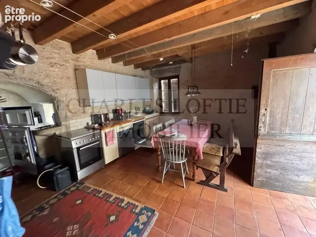 Maison de village spacieuse en pierre, grange et piscine dans jardin clos. - photo 6