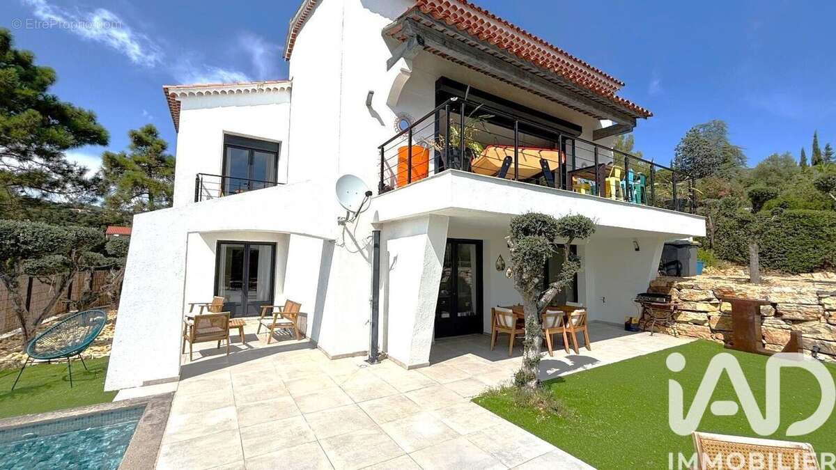 Photo 2 - Maison à ROQUEBRUNE-SUR-ARGENS