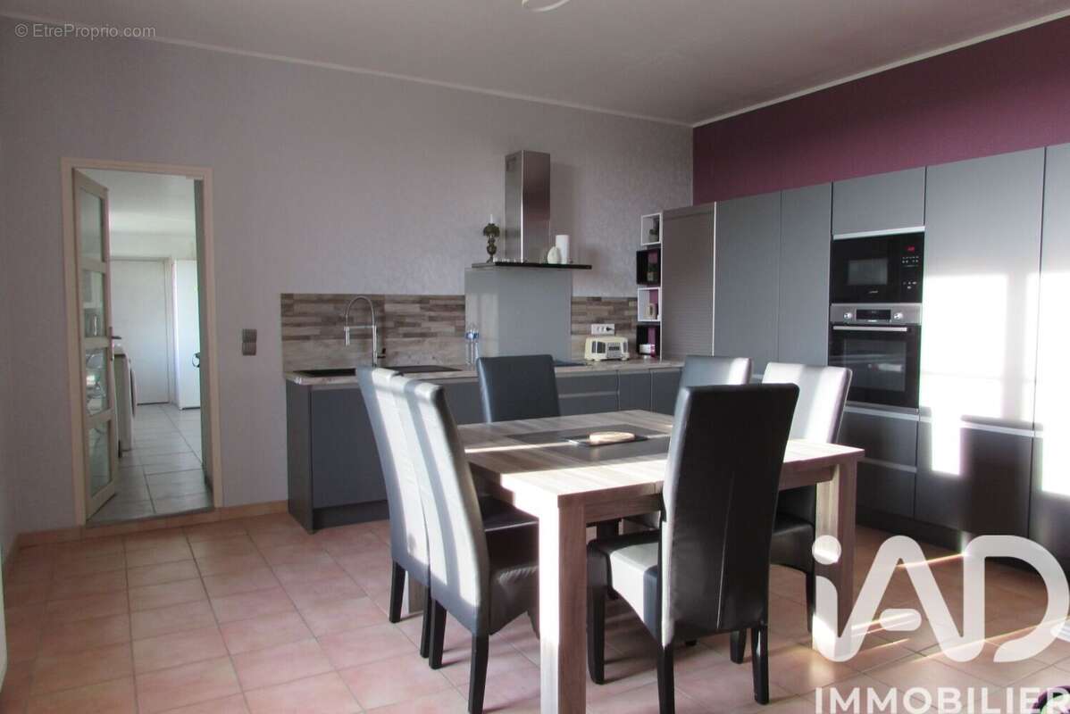 Maison 178 m² à Chalais  - photo 8