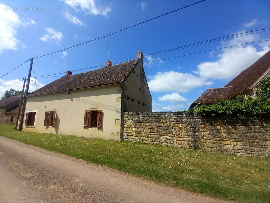 Maison à LURCY-LE-BOURG