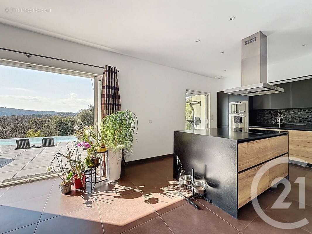 Maison à MOUANS-SARTOUX