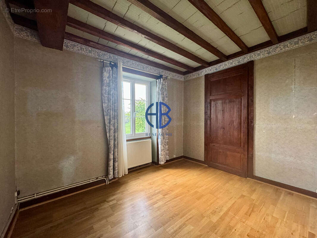 Maison à SAINT-VICTOR-DE-MORESTEL