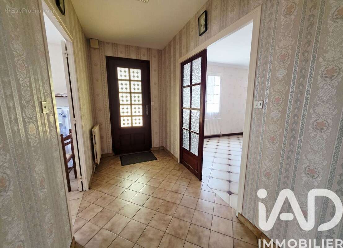 Maison 121 m² à Aigre  - photo 6