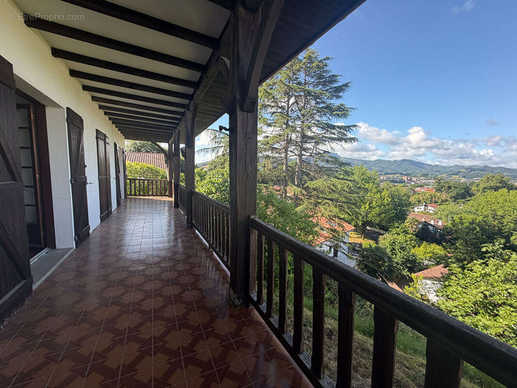 Hendaye appartement T5 de 124m² + combles - photo 8