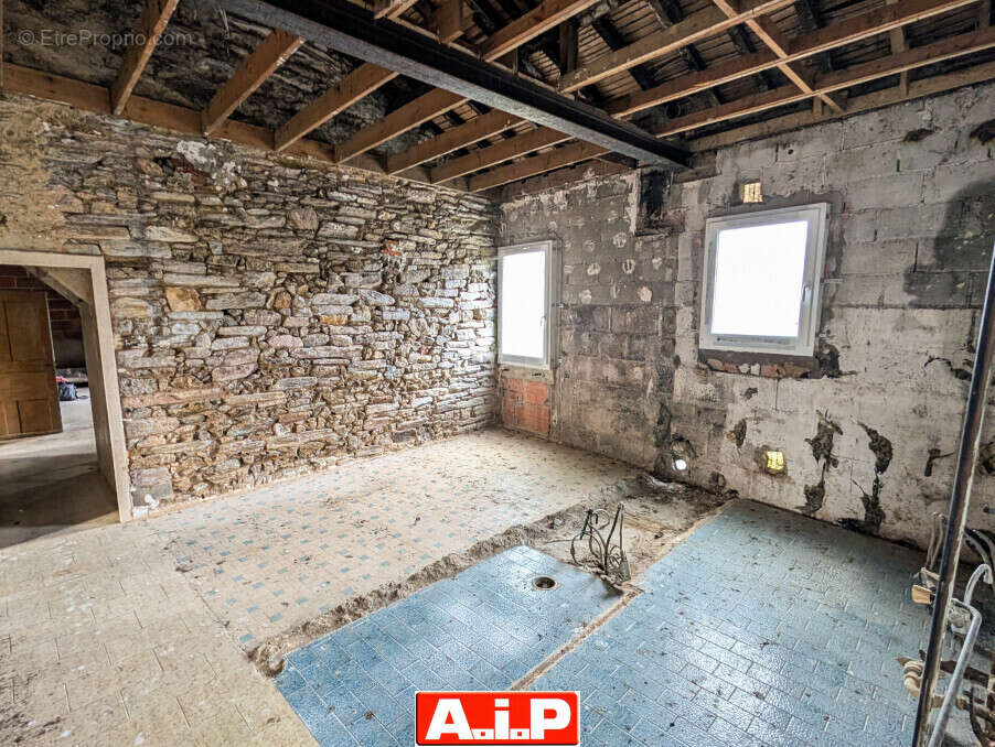 Maison à MONCOUTANT