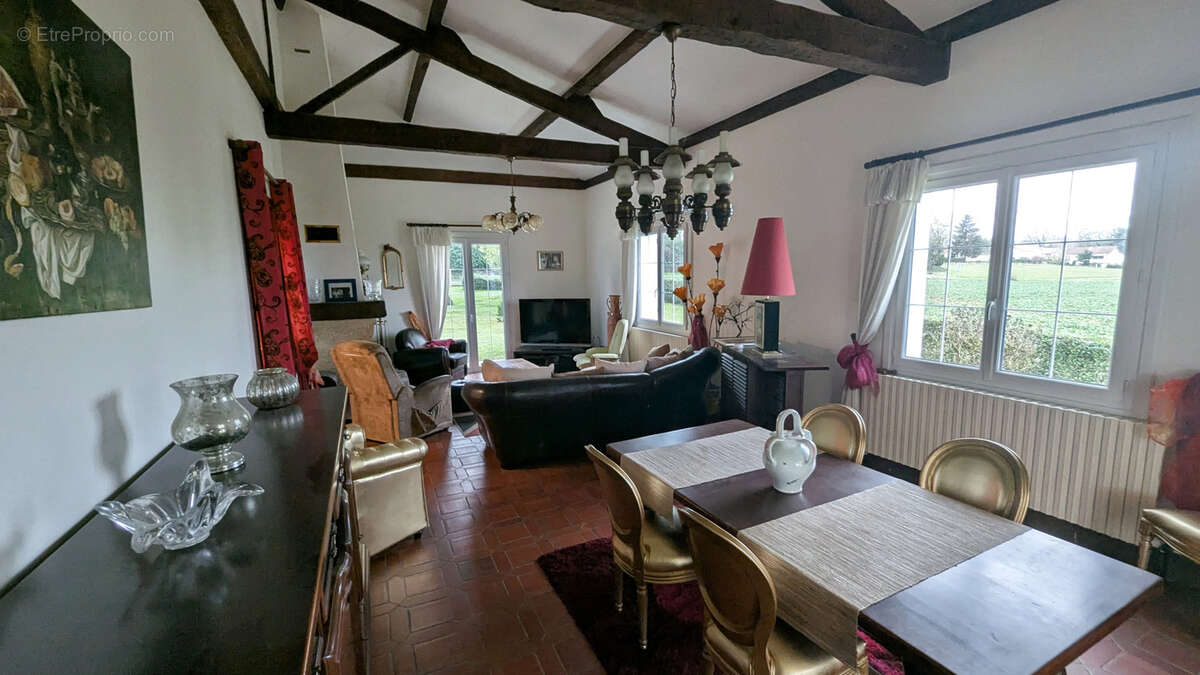 Maison à SAINT-GELAIS