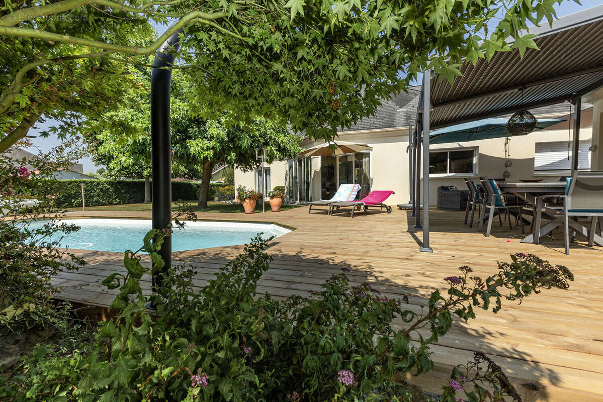 Maison 255 m² à Mont  - photo 2