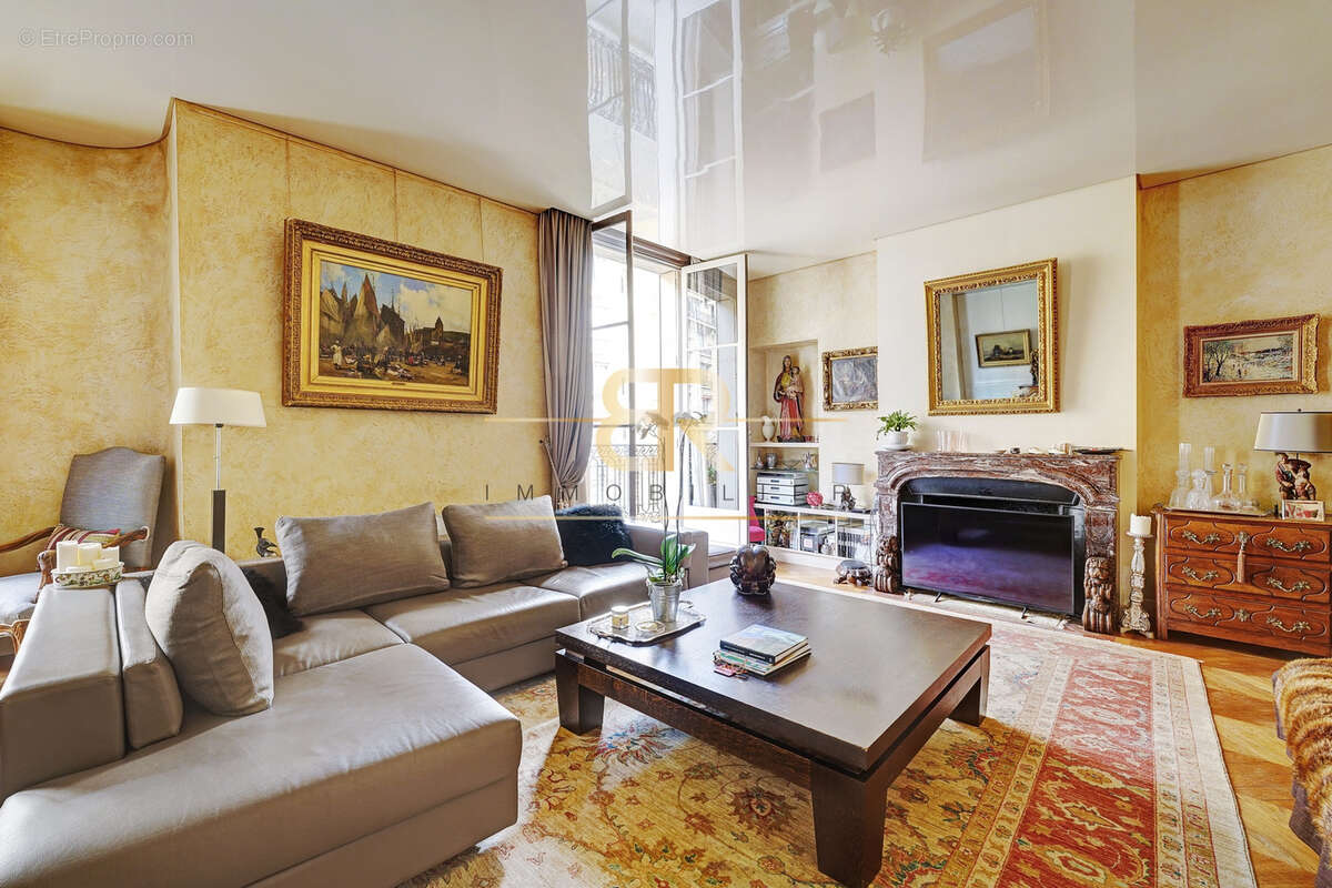 Appartement à PARIS-7E