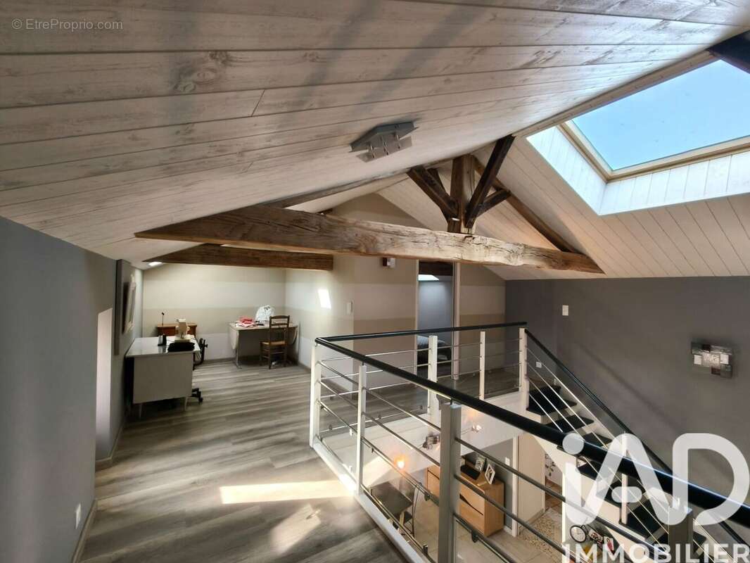Maison 211 m² à Les Brouzils  - photo 9