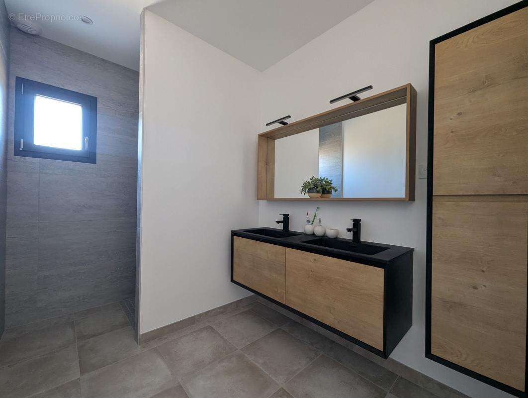 Maison à LES MATHES