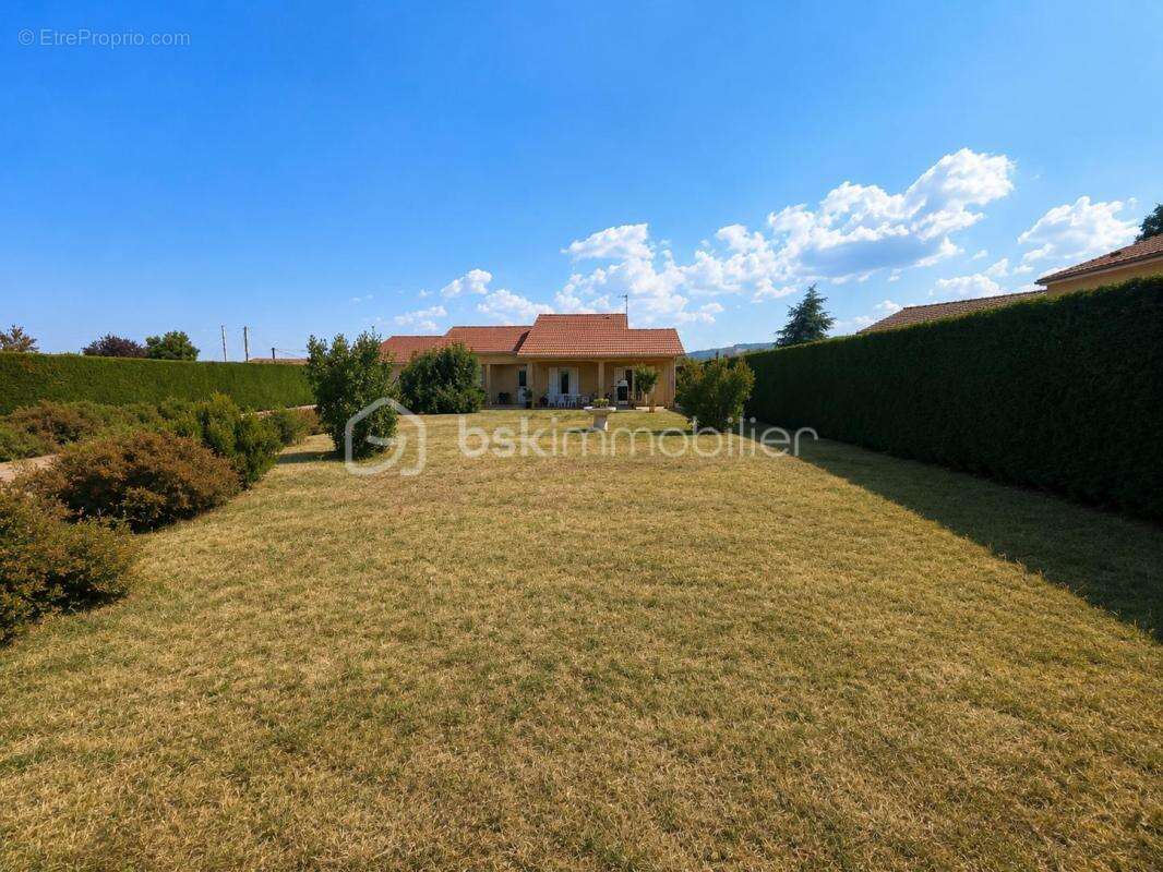 Maison familiale de plain-pied de 170 m² avec 2 830 m² de terrain - photo 18