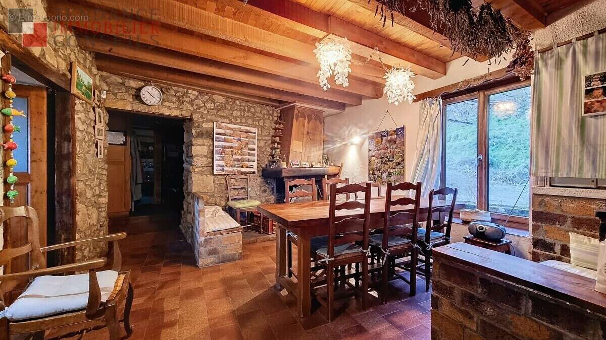 Maison à VAUX-EN-BEAUJOLAIS