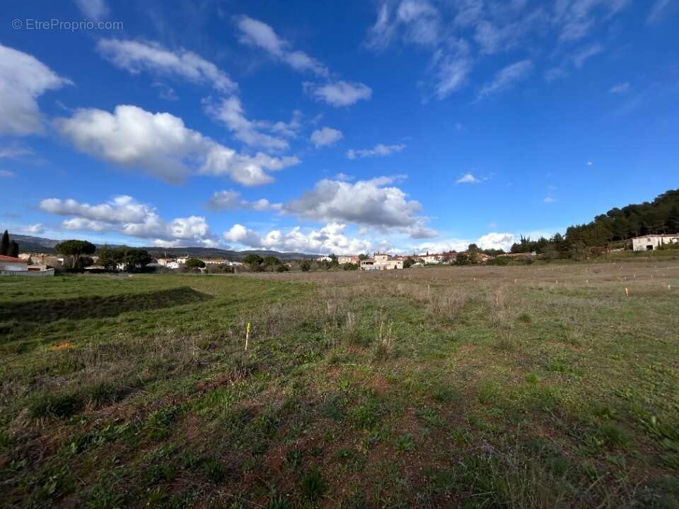 Terrain à VILLENEUVE-MINERVOIS