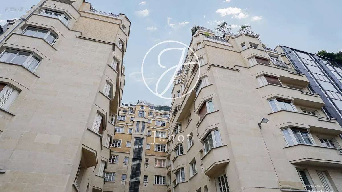 Appartement à PARIS-16E