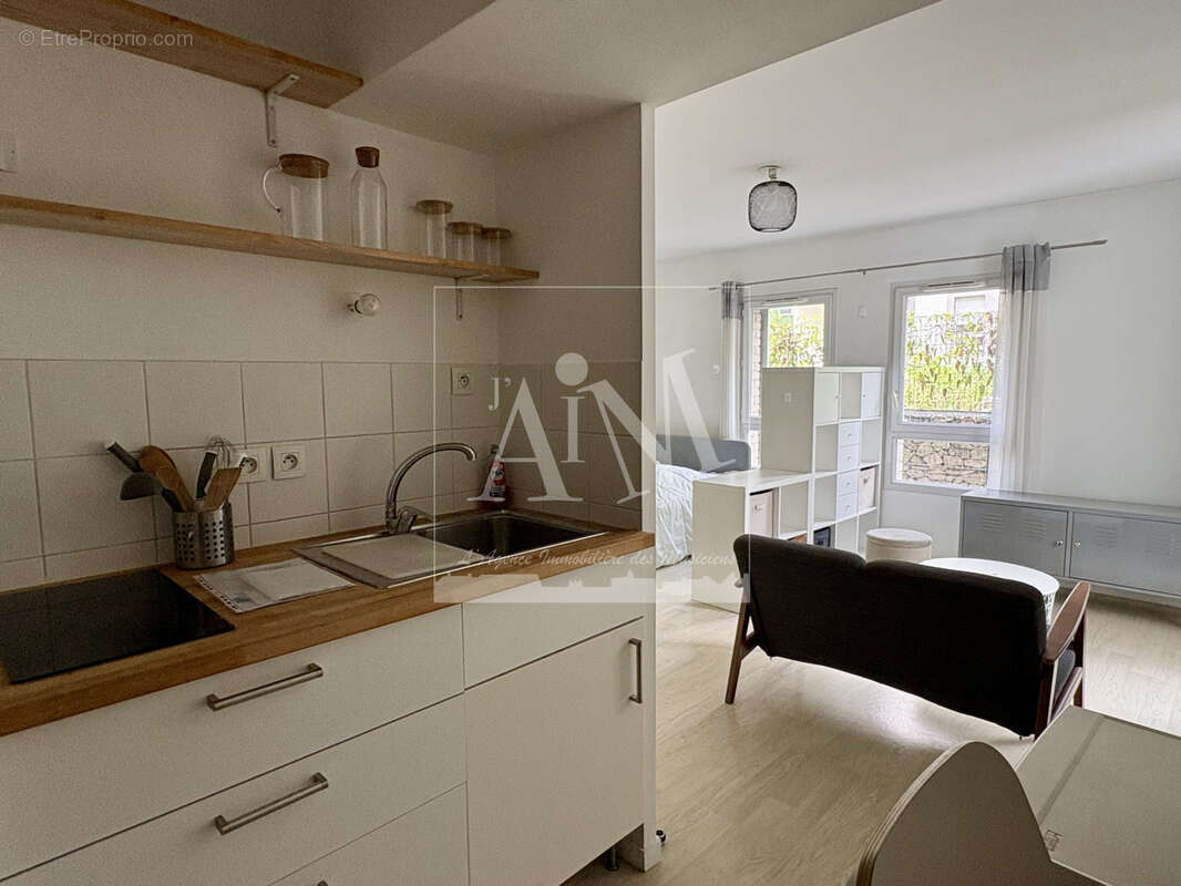 Studio en parfait état avec terrasse - photo 3