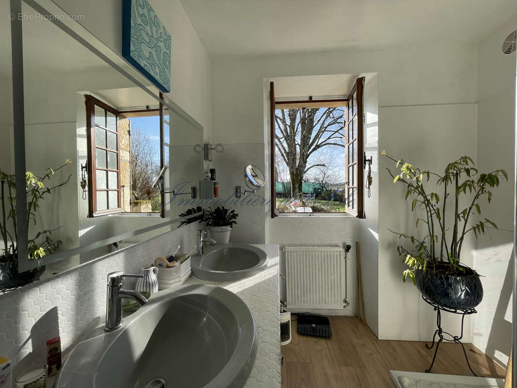 Maison à COULAURES