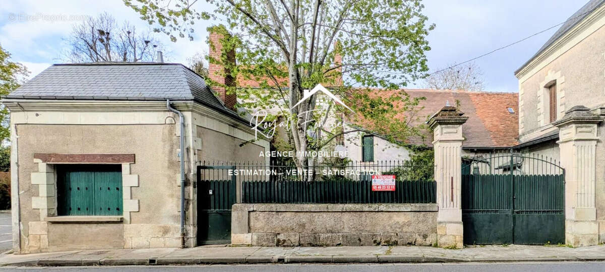 Maison à YZEURES-SUR-CREUSE