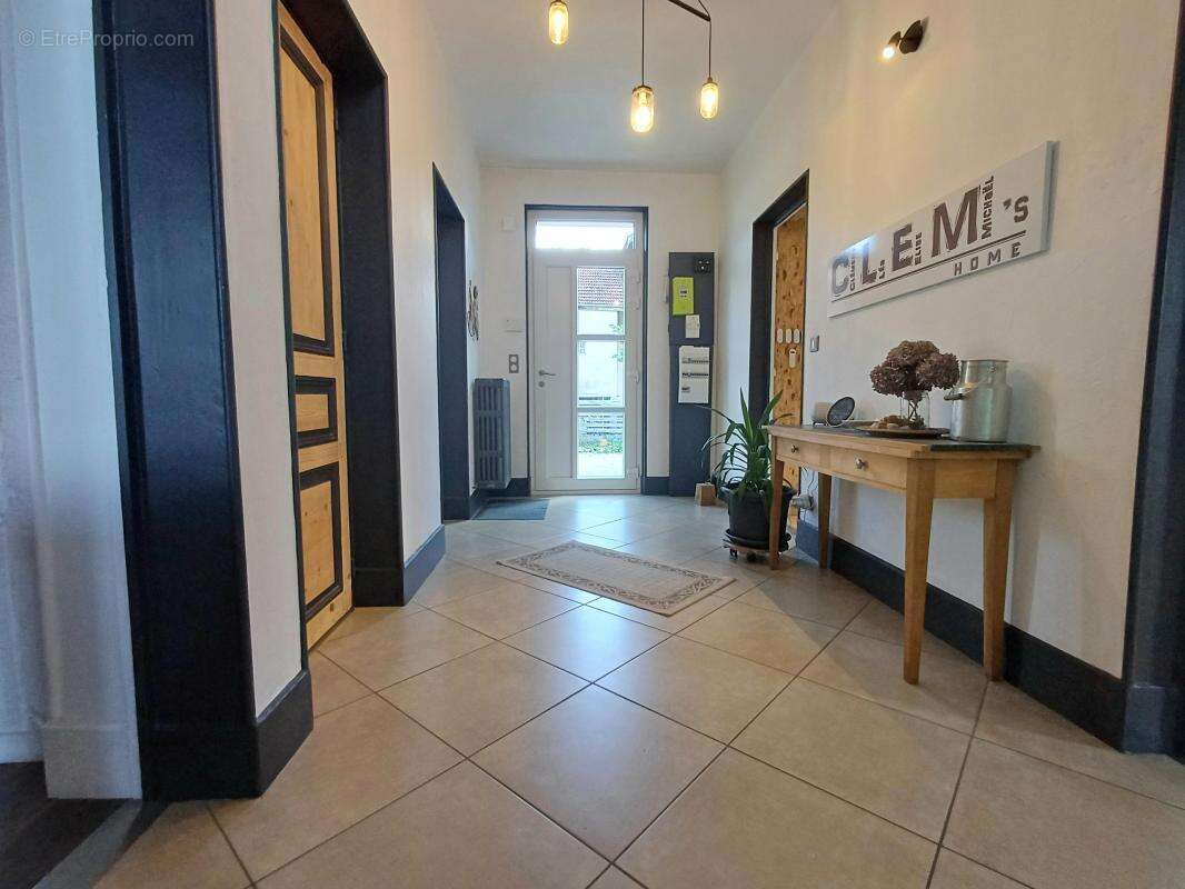 Maison à LES ECHELLES