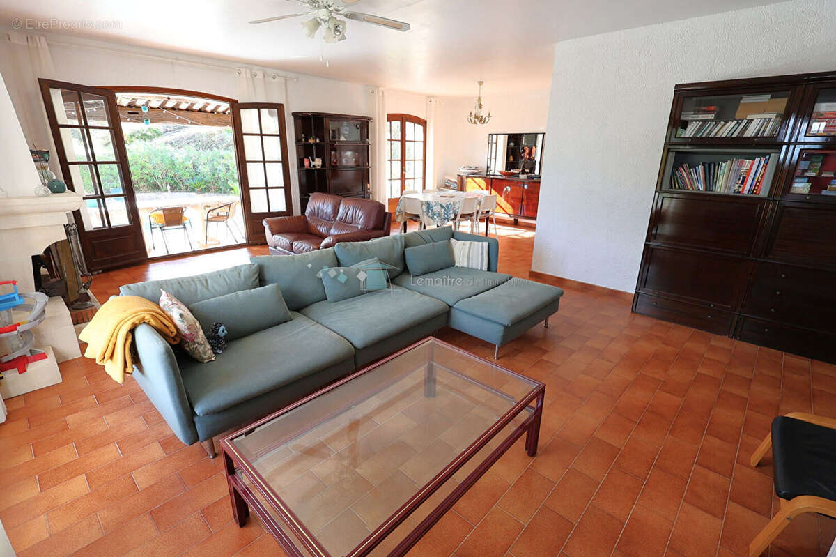 Maison de 176 m² avec piscine et terrain de 2509 m² - photo 10