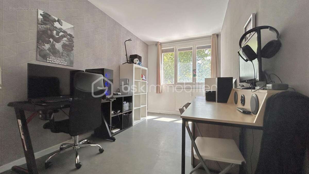 Spacieux T5 de 105 m² avec place de parking et cave – Résidence sécurisée - photo 13