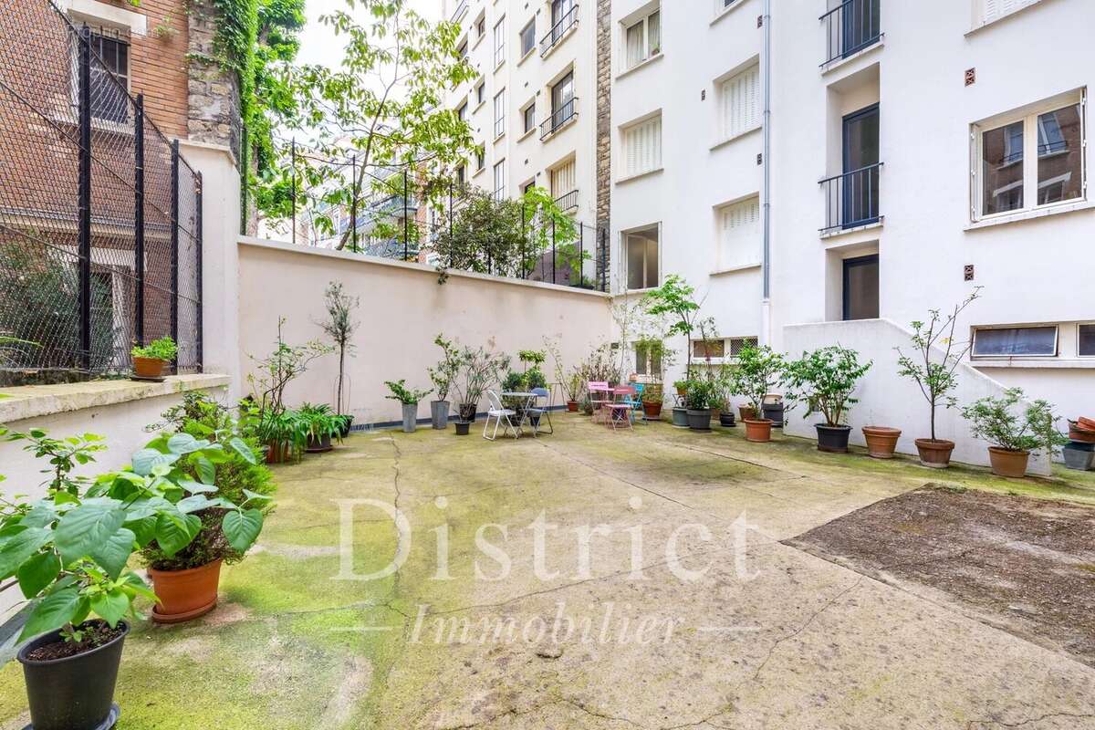 Appartement à PARIS-16E