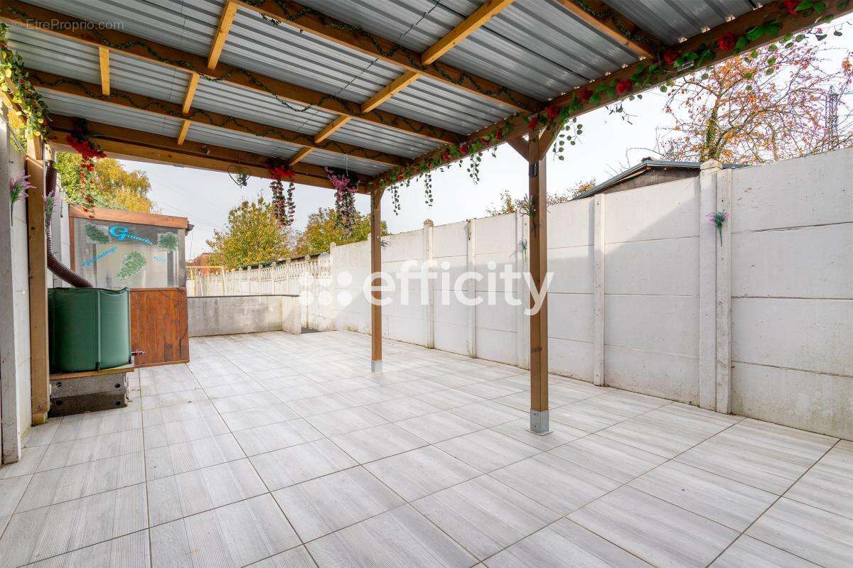 Maison à COURRIERES