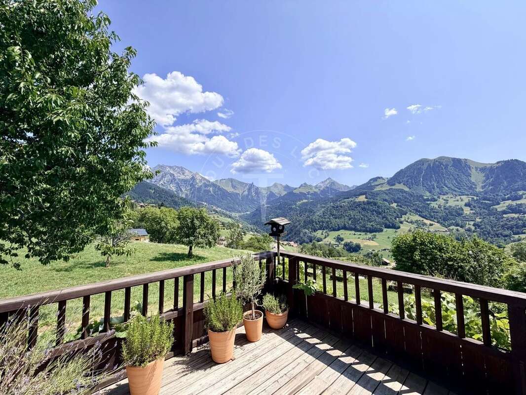 Ferme manigodine d’exception de 1800 – 380 m² habitables – terrain de 3 000 m² – vue panoramique - photo 2