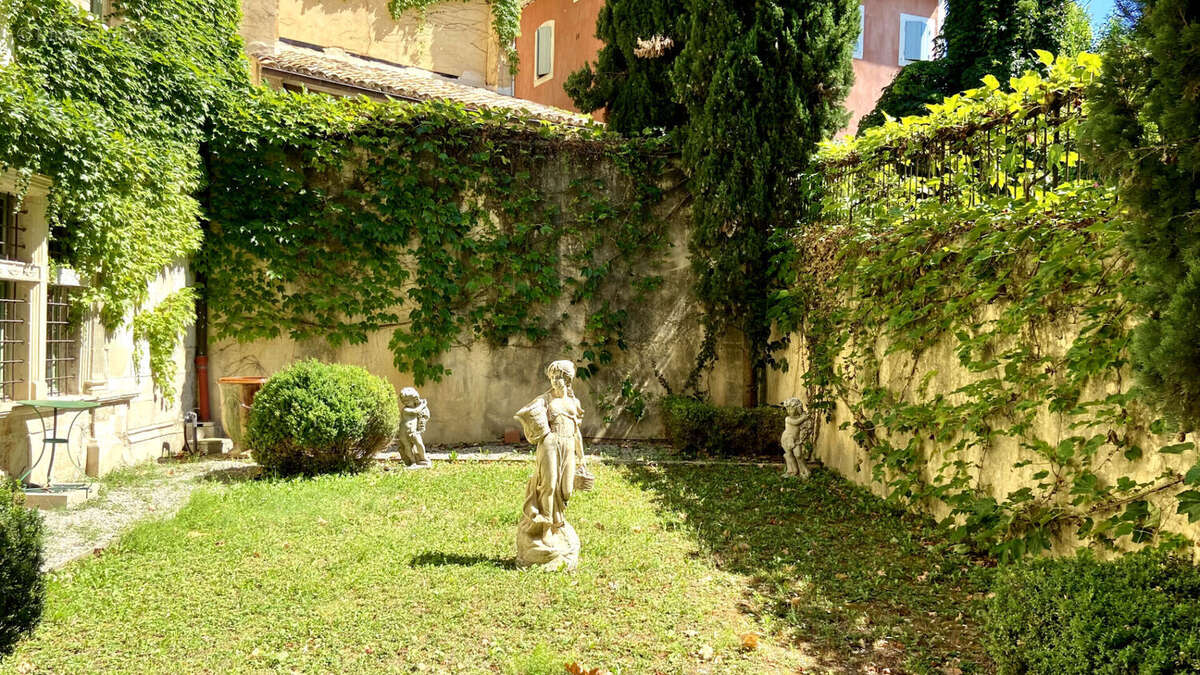 Maison à PERNES-LES-FONTAINES