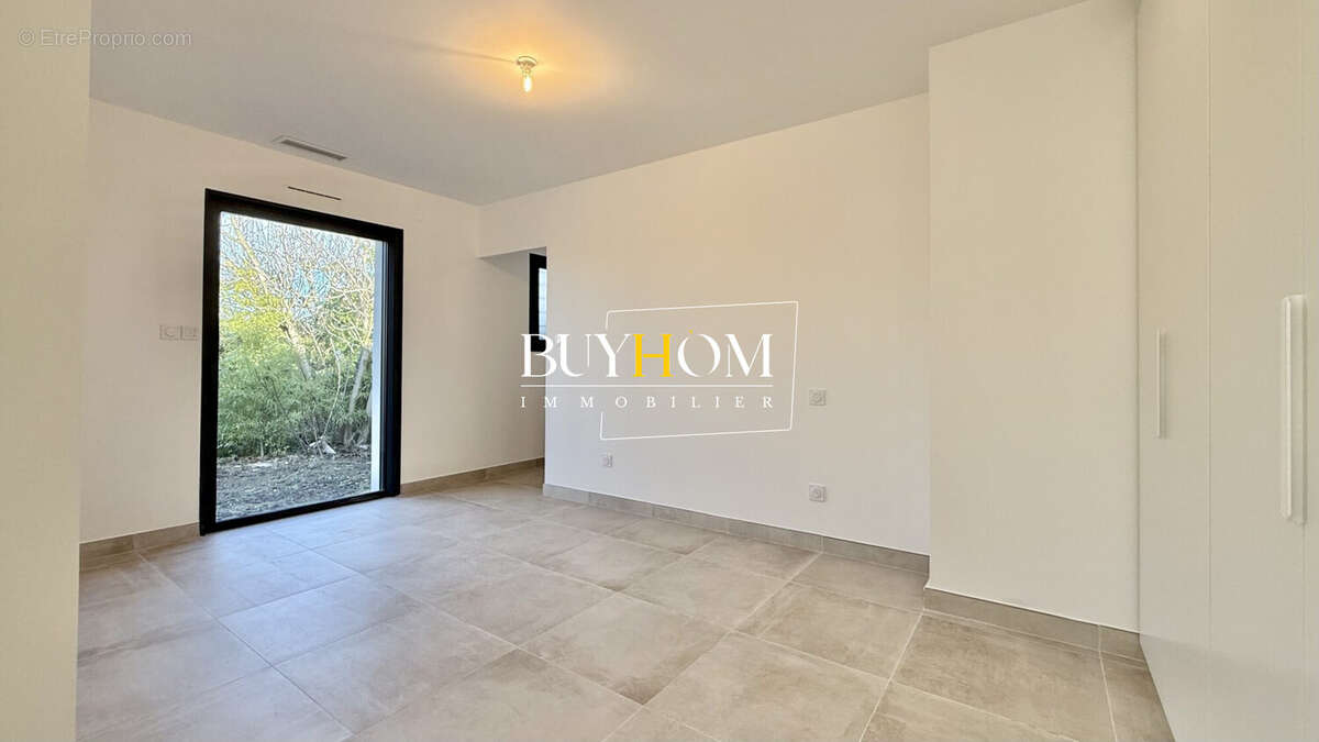 Maison à L'ISLE-SUR-LA-SORGUE