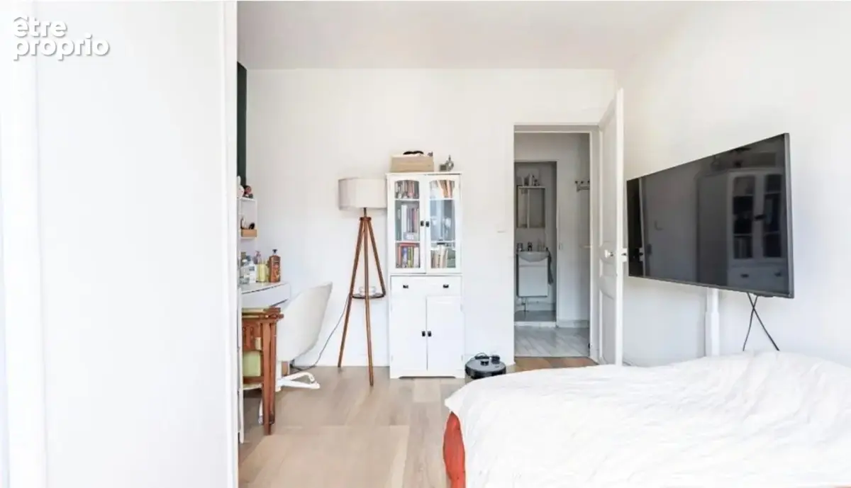 Grand studio  de charme 22,21 m2 étage élevé Paris 18 - photo 2