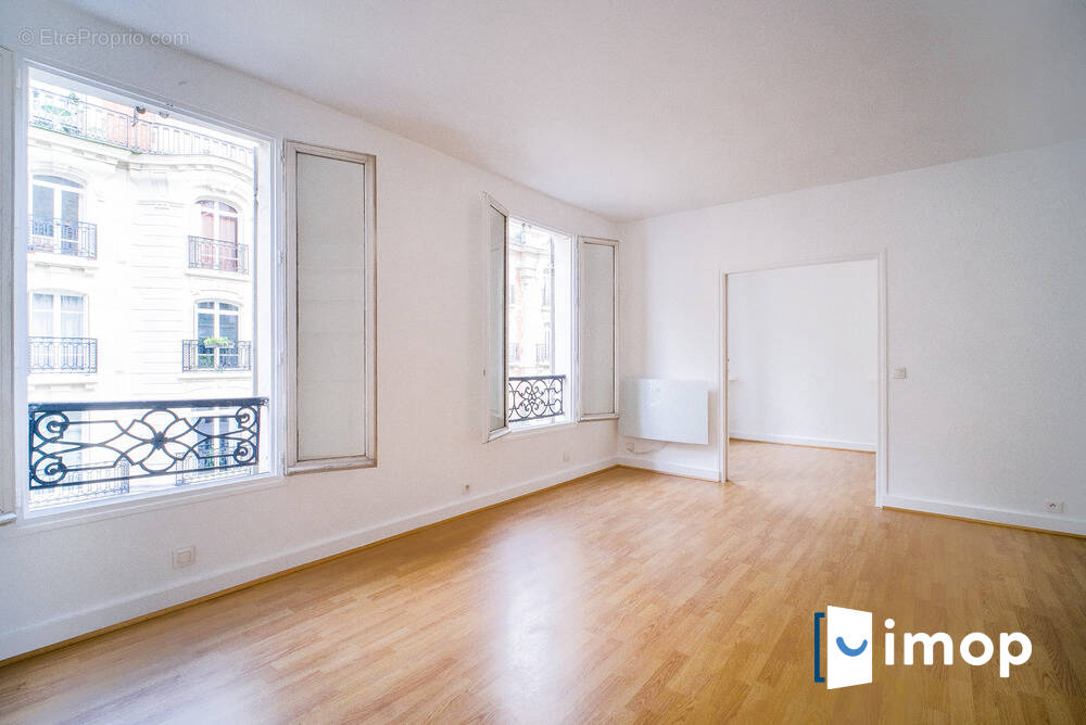 Appartement à PARIS-17E