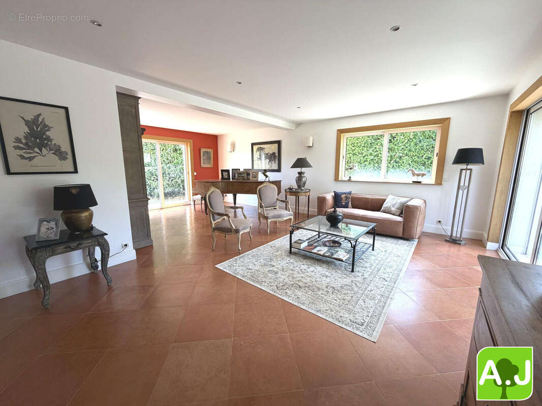 Maison 200 m² à Houdan  - photo 4