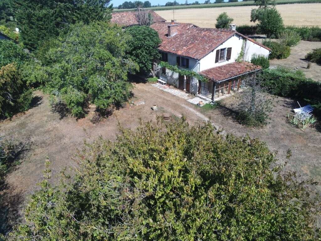 Maison de Campagne au Calme Avec 3 Chambres et Terrain - photo 2