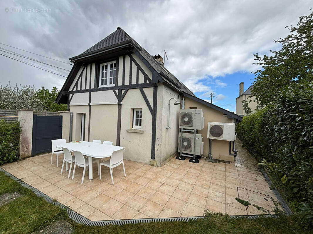 Maison à BASSENEVILLE