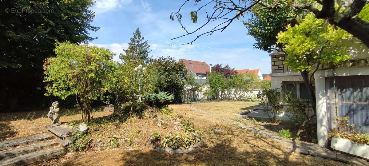 Maison individuelle 8 pièces, 5 chambres sur un terrain arboré de 933 m² - photo 2