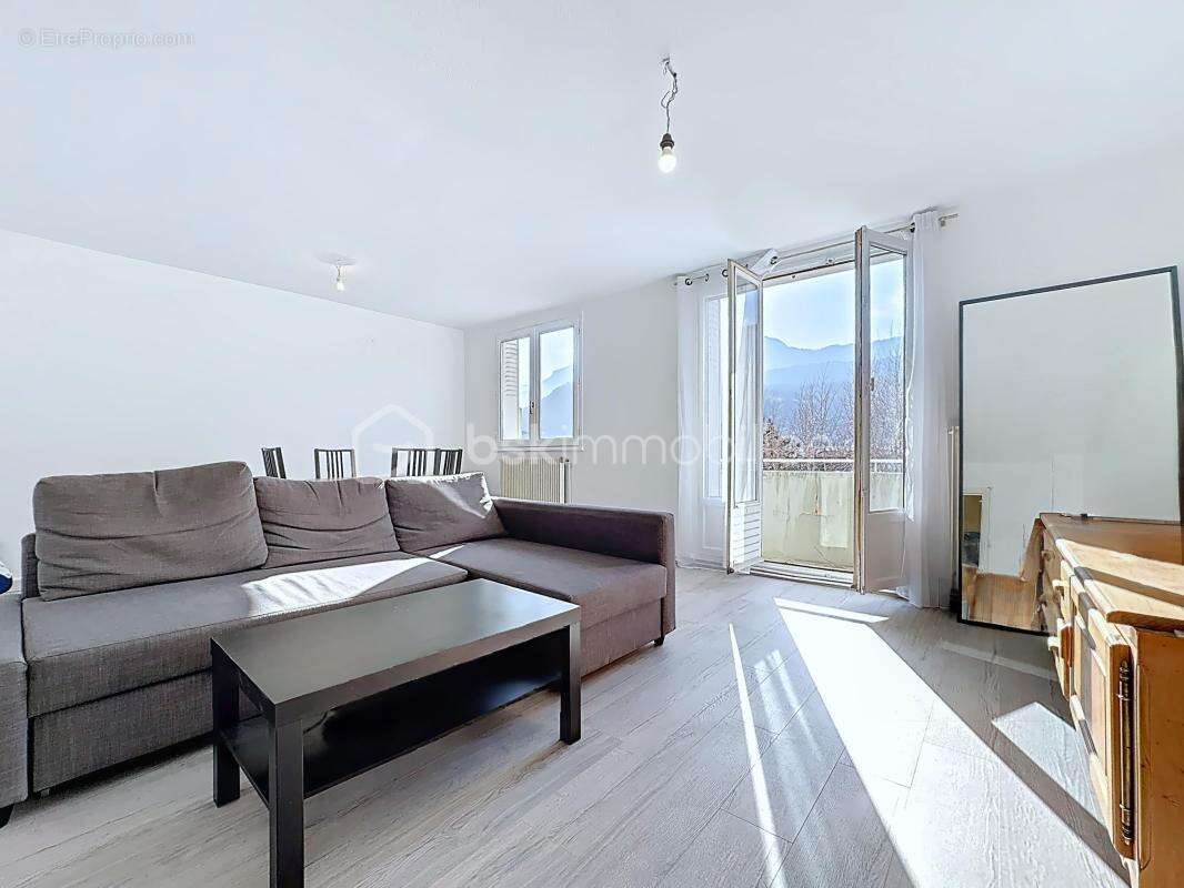 Appartement à FONTAINE