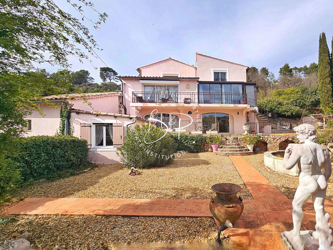 Maison à ENTRECASTEAUX