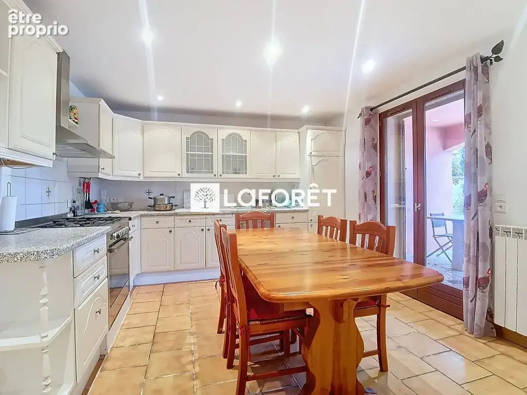 Maison familiale avec piscine, beaux volumes et espace indépendant - photo 17