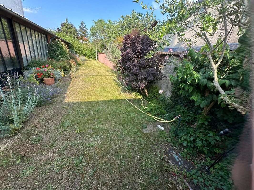 Terrain à SAINT-MAUR-DES-FOSSES