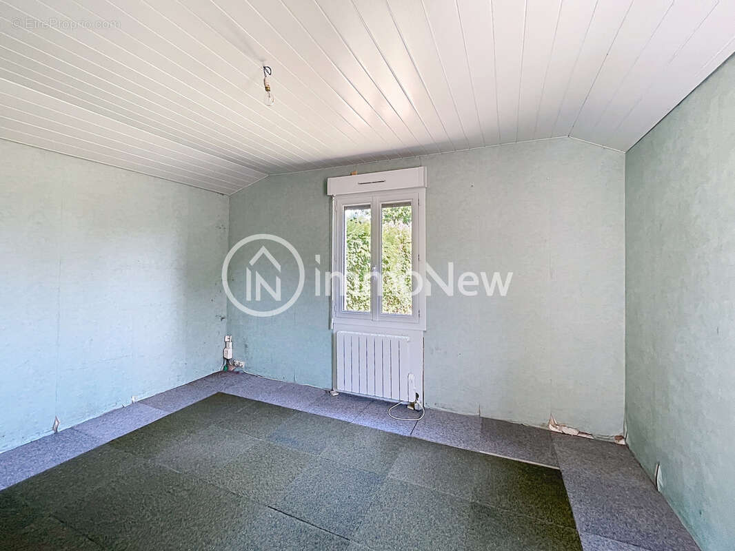 À VENDRE   Maison de plain-pied 95 m2 avec dépendance et terrain constructible de 2700 m2   Sainte-Pience - photo 8
