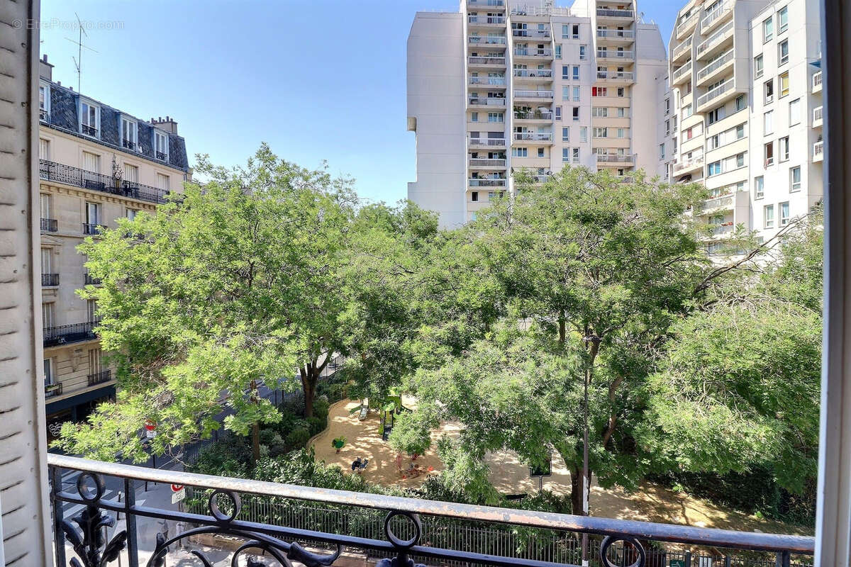Appartement à PARIS-14E