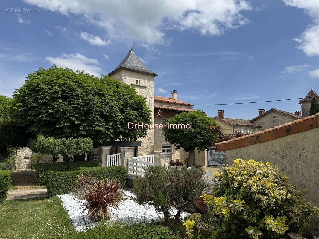 Maison à RUFFEC