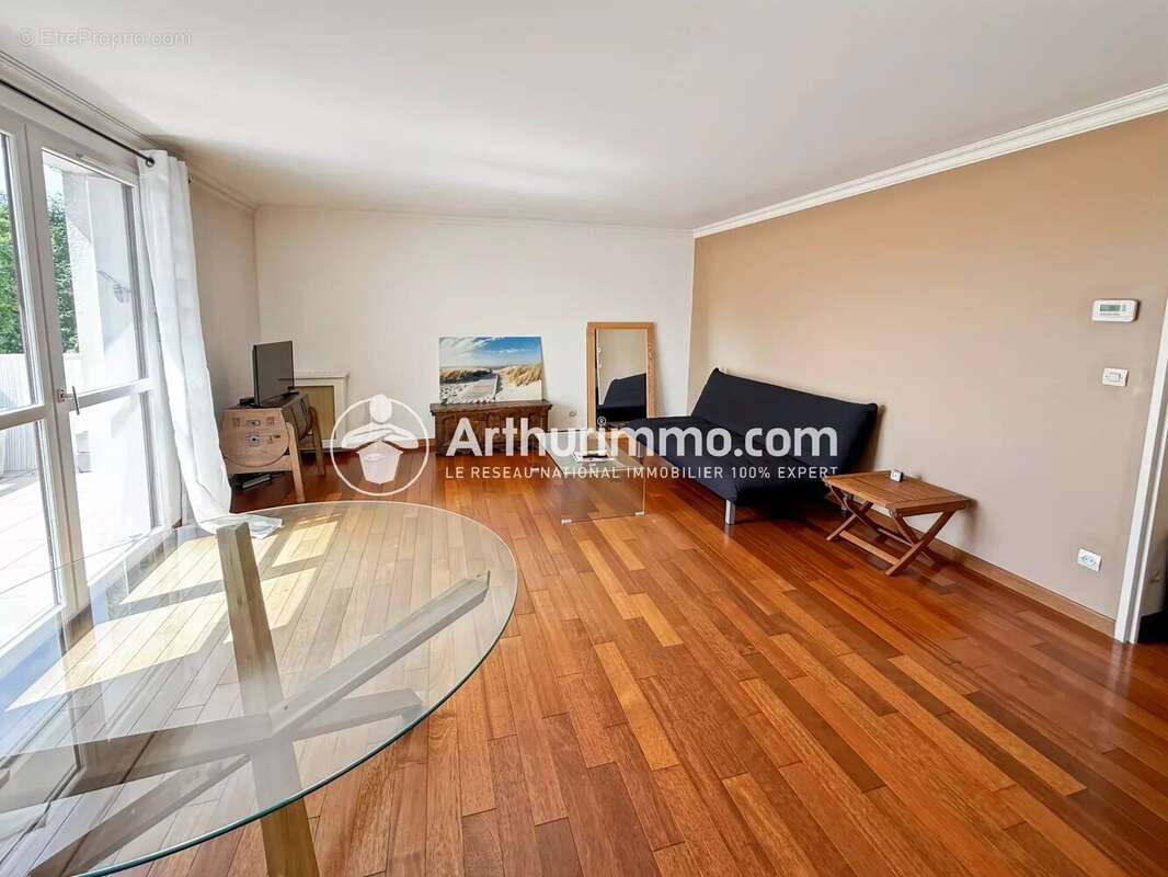 Appartement à ETIOLLES