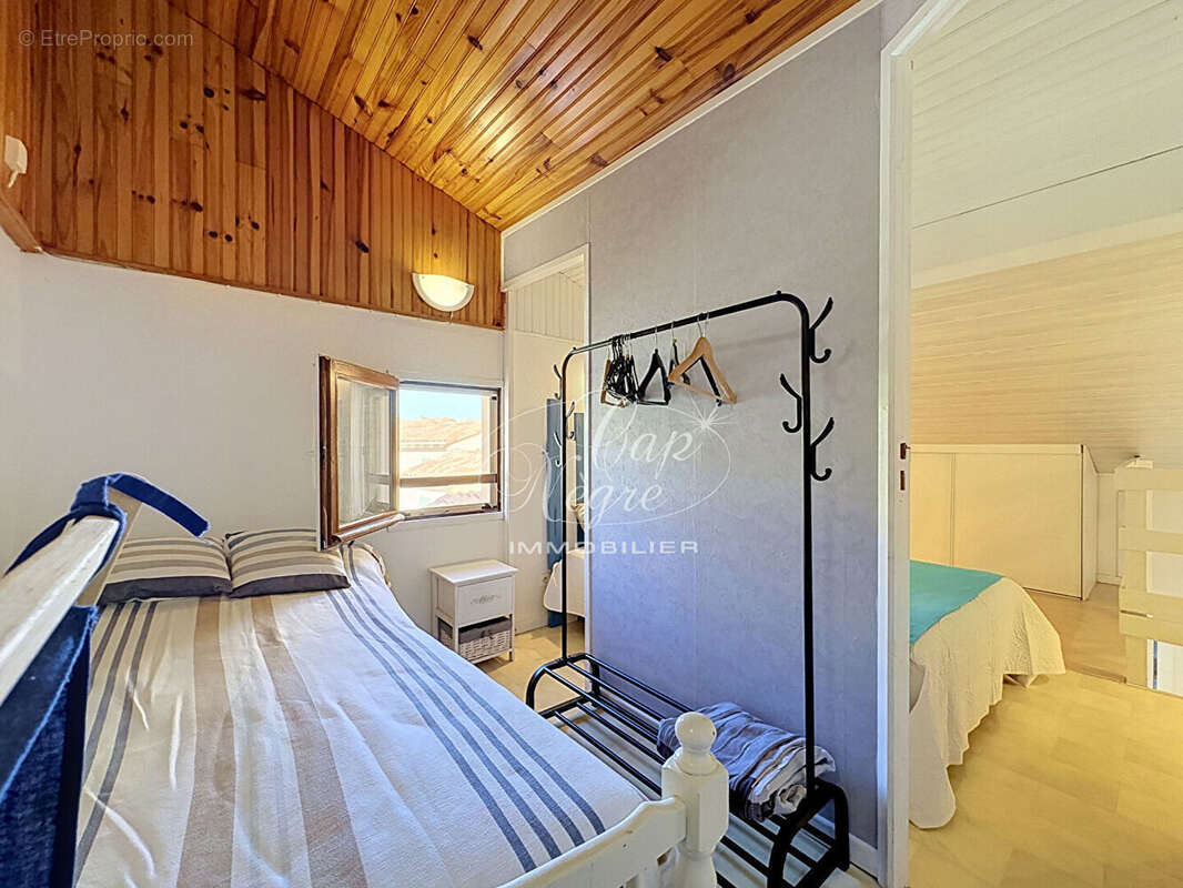 Mazet t3 vue mer rénové dans résidence calme avec piscine à vendre à cavalaire sur mer - golfe de saint tropez - photo 17