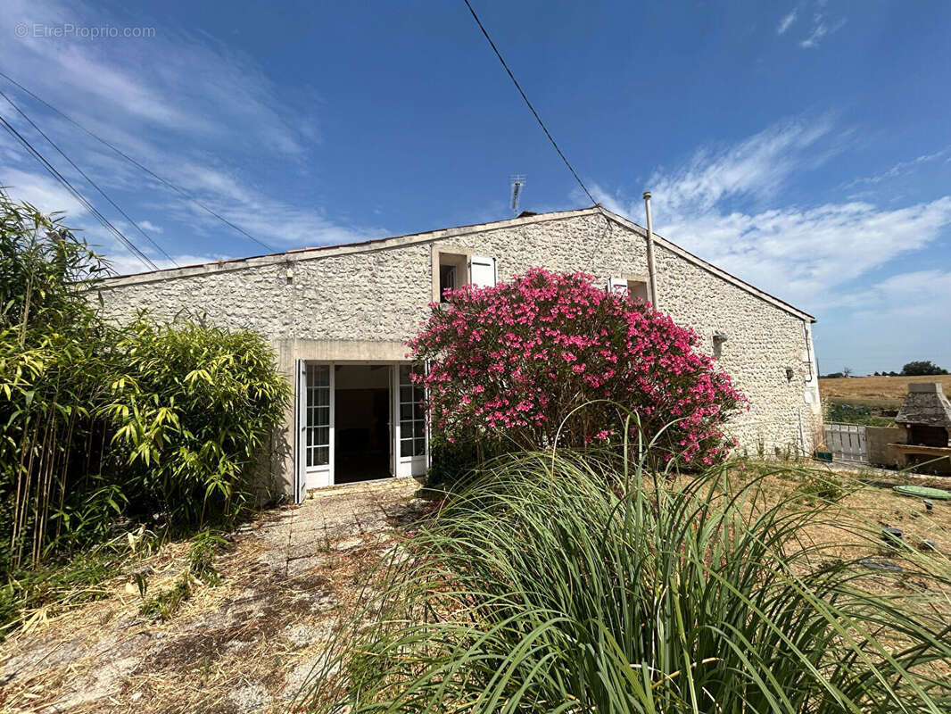 Maison à SAINTE-GEMME
