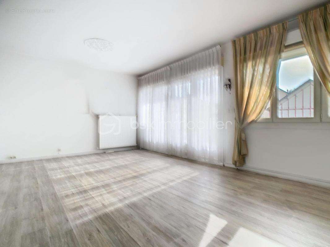 Appartement à SAINT-ETIENNE-DU-ROUVRAY