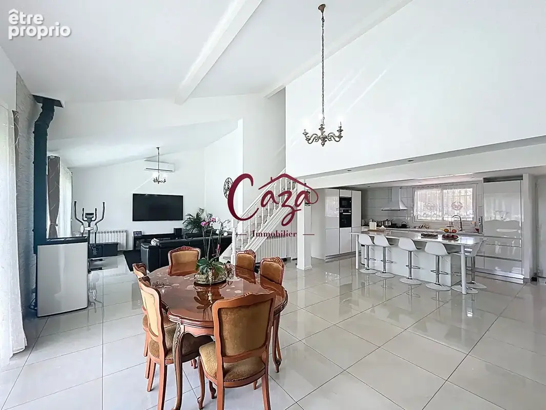 Maison de PLAIN PIED de 150 M2 RENOVEE - Secteur Camblanes / 1146 m2 de terrain arboré - photo 4