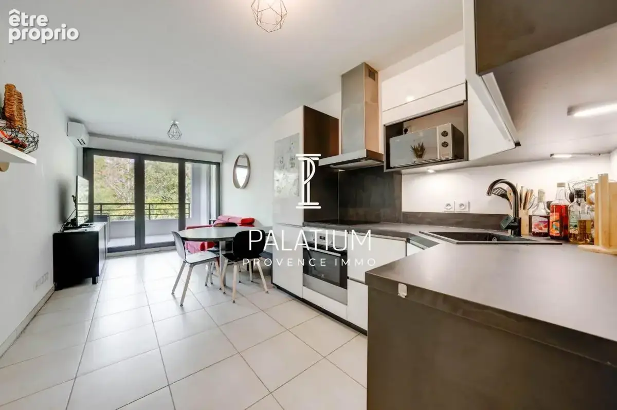 Appartement T2 avec terrasse & parking - 45 m² - LUYNES - photo 3