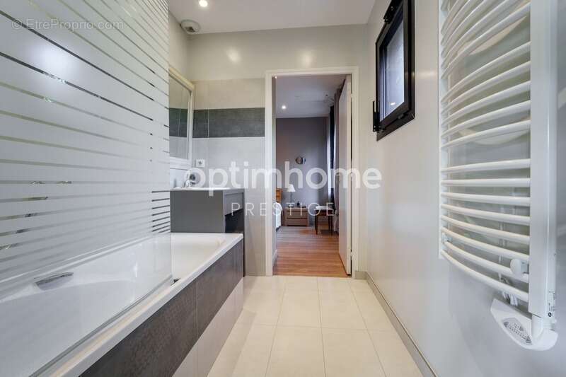 Maison à SAINT-CYR-SUR-LOIRE