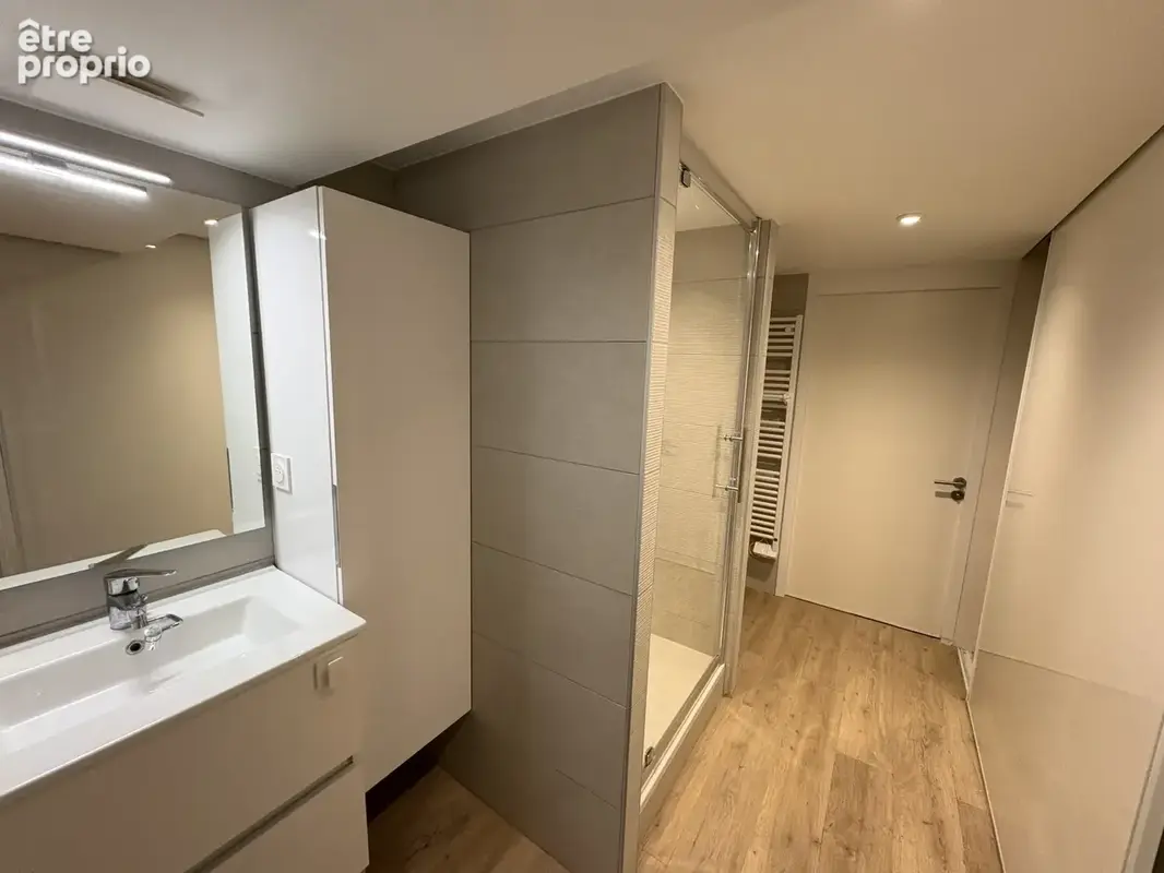 Emplacement no1 - Maison entièrement rénovée avec piscine chauffée - photo 4